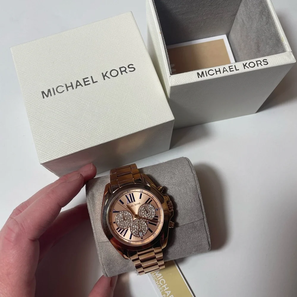 New Michael Kors Rose Gold Watch Elegant Statement Accessory - Picture 3 of 4